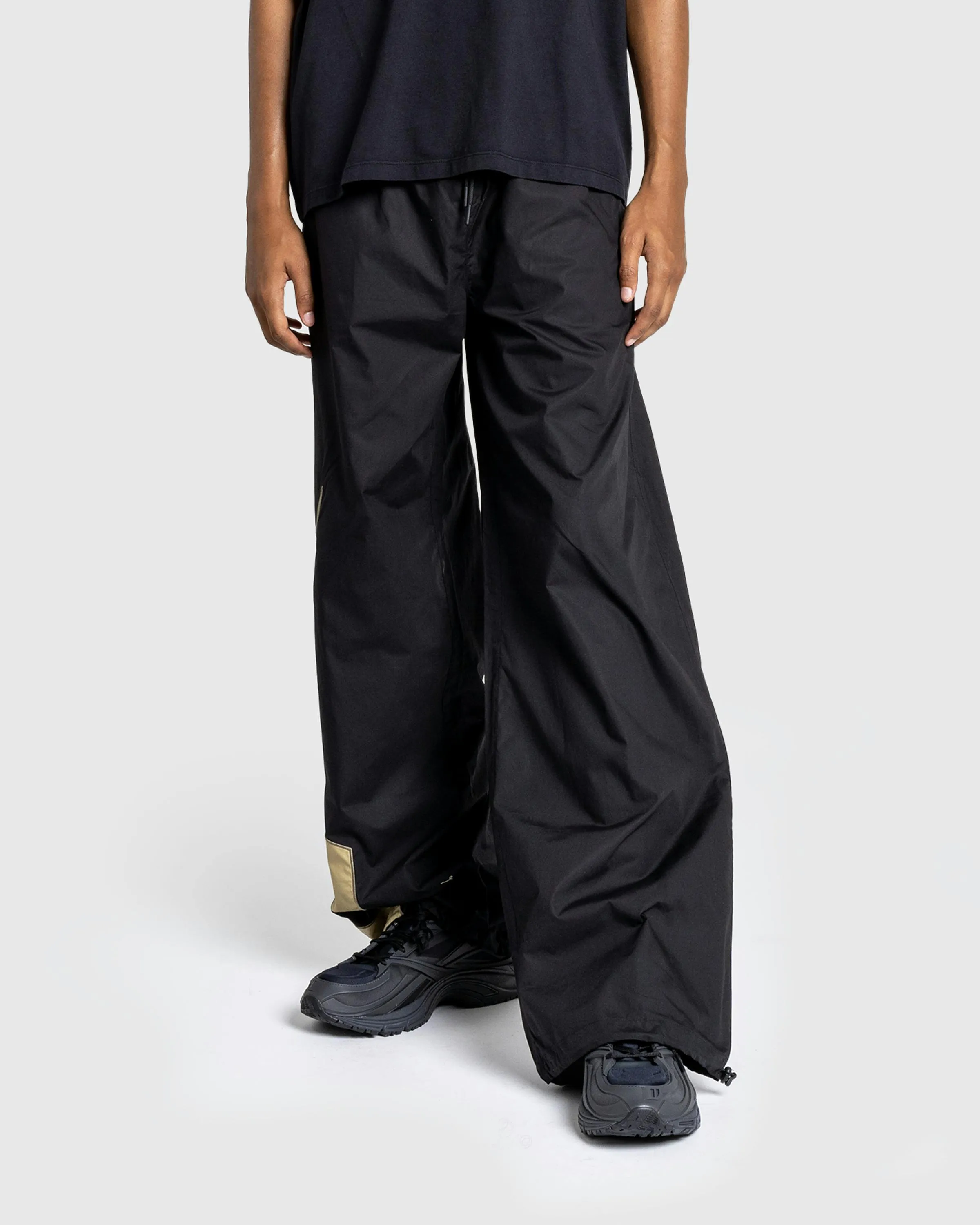 Reebok – Unisex Icon Remix Track Pant Black/Mocha | Highsnobiety Shop