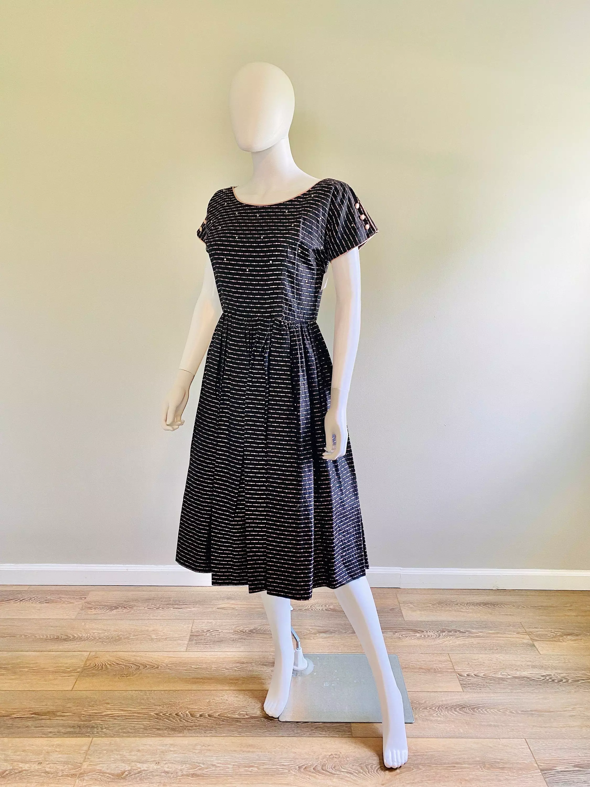 Vintage 1950s Black and Pink Fit and Flare Party Dress / 50s retro swing dress / Size M